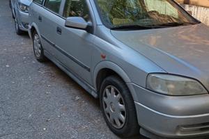 Opel Astra 1.6  del 98 e Nissan Micra 2000