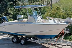 Boston Whaler 240 Outrage + 250hp Mercury (2023)