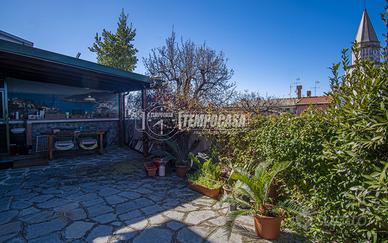 4 LOCALI CON GIARDINO VISTA MARE