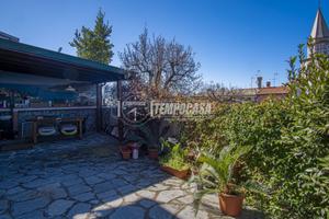 4 LOCALI CON GIARDINO VISTA MARE