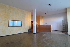 NEGOZIO A PALAZZOLO SULL'OGLIO