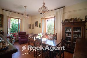 VILLA CON GIARDINO FRA MARE E CENTRO