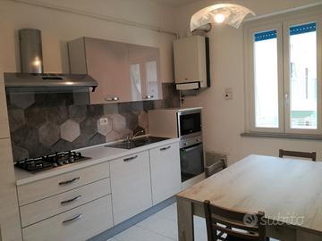 Lungomare nord, tre camere, a due minuti dal mare