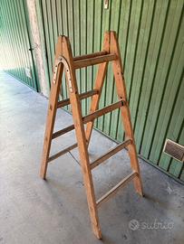 Scala a cavalletto in legno