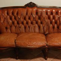 Divano Chesterfield in pelle