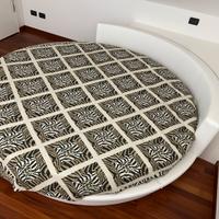Letto tondo pari al nuovo – design moderno