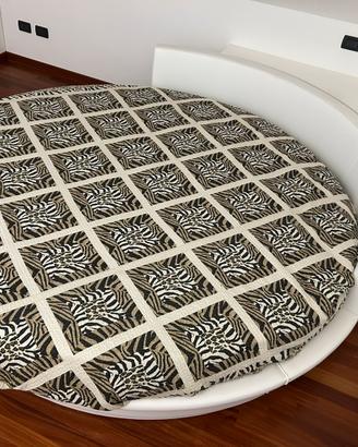 Letto tondo pari al nuovo – design moderno