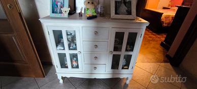 mobile con vetrine stile shabby