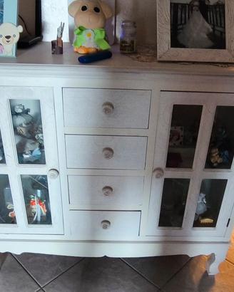 mobile con vetrine stile shabby