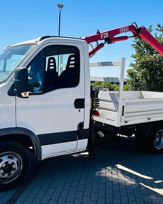 Iveco Daily 35c12 con gru fassi 28