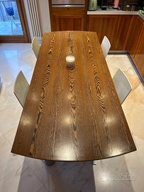 Tavolo in legno massiccio effetto wengé