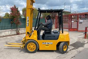 S34 - Muletto Hyster portata 25 q.li