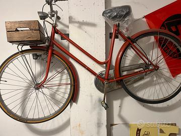 Bici da donna con cestino