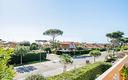 trilocale-con-terrazzo-e-piscina-nel-residence-vil