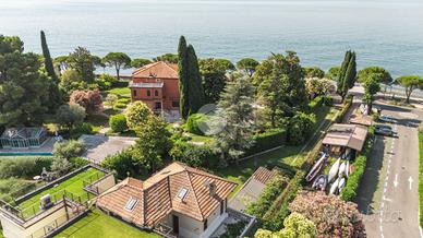 VILLA SINGOLA A TOSCOLANO-MADERNO
