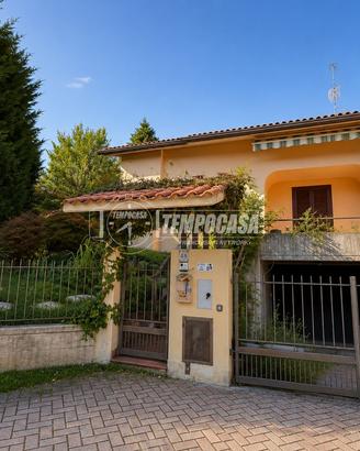 VILLA BIFAMILIARE CON AMPIO GIARDINO PRIVATO - USM