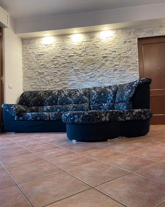 Divano angolare 290 cm con chaise longue/pouf