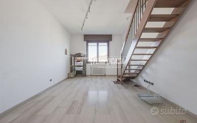 LUMINOSO 4 LOCALI ULTIMO PIANO VISTA PANORAMICA