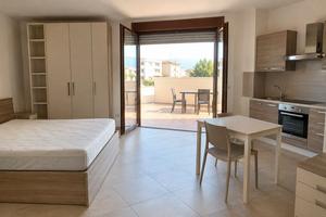 Luminoso monolocale con terrazzo a Villafranca