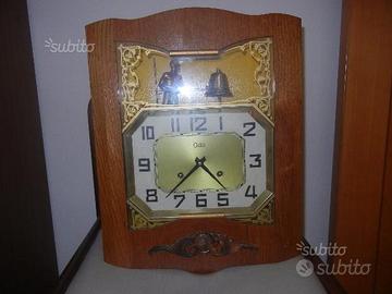 Orologio a muro tipo a pendolo