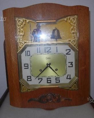 Orologio a muro tipo a pendolo