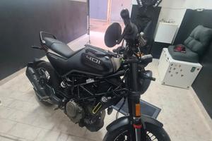 Husqvarna svartpilen 401 2022