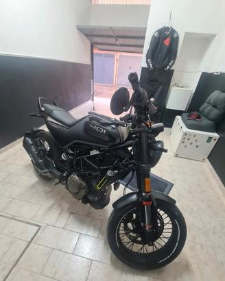 Husqvarna svartpilen 401 2022