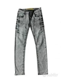 Jeans grigi, 15 anni