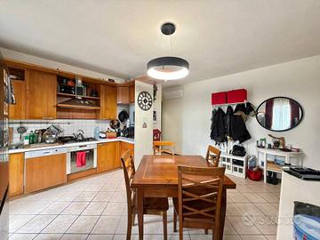 Appartamento di 114 m² con 4 locali e box auto a S