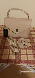 Borsa a mano con tracolla nuova!