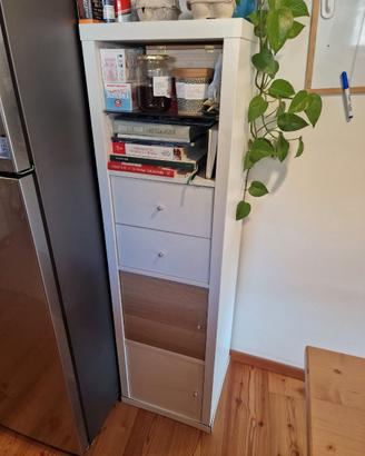 Scaffale multiuso con cassetti e ripiani