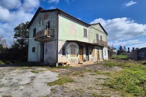 CASA SEMINDIPENDENTE A FROSINONE