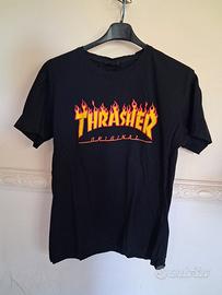 T-shirt Trasher Nera con scritta infuocata