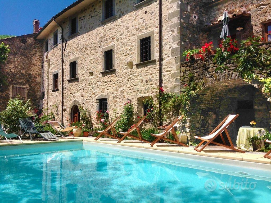 Villa di 700 m² con più di 5 locali e box auto a L - Vista 3