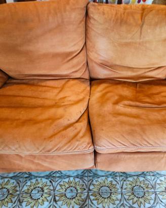 Divano in pelle scamosciata