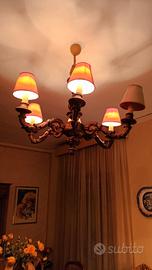 lampadario antico in legno