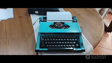 Macchina da scrivere Rover 2000
