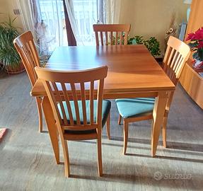 Tavolo noce con 4 sedie imbottite