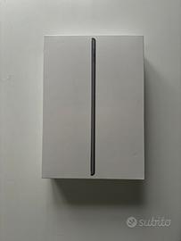 iPad 8ª generazione 128GB + caricatore + cover