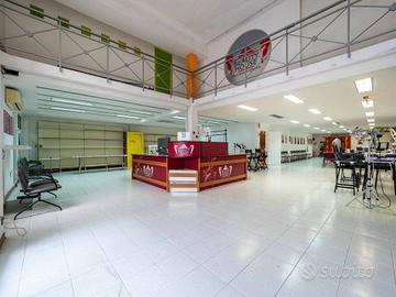 Spazio Polifunzionale d'Eccellenza: Showroom, Lab