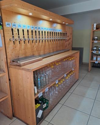 Banco spillatrice vino o birra più bancone e scaff