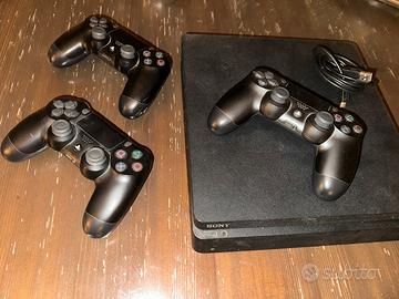 Ps4 con 3 joystick e 5 giochi