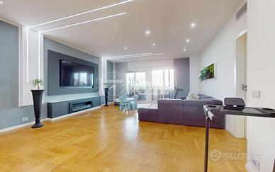Prestigioso quattro vani con terrazza panoramica