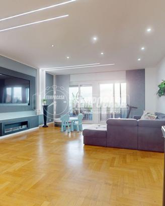 Prestigioso quattro vani con terrazza panoramica