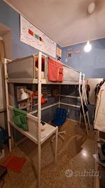 Letto IKEA con scrivania e sedia 