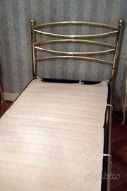 Letto con doghe in legno