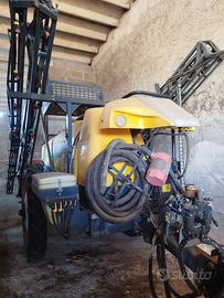 Botte irroratrice trainata caffini