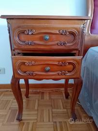 Comodino in legno 