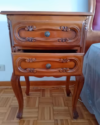 Comodino in legno 
