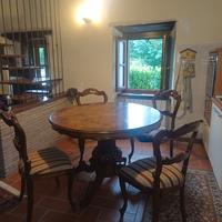 Tavolo rotondo con 5 sedie in stile classico